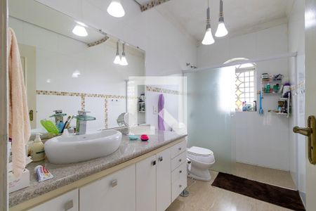 Casa à venda com 490m², 4 quartos e 7 vagas Casa à venda com 490m², 4 quartos e 7 vagasBanheiro social