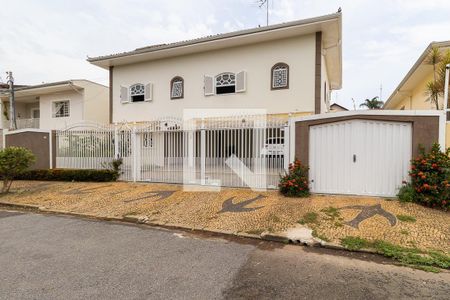 Casa à venda com 490m², 4 quartos e 7 vagas Casa à venda com 490m², 4 quartos e 7 vagasFachada