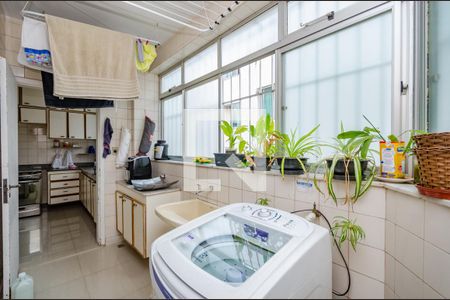 Apartamento à venda com 140m², 3 quartos e 2 vagas Apartamento à venda com 140m², 3 quartos e 2 vagasÁrea de Serviço