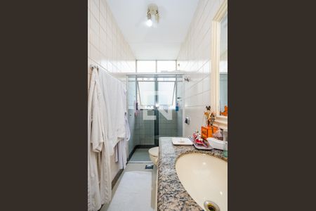 Apartamento à venda com 140m², 3 quartos e 2 vagas Apartamento à venda com 140m², 3 quartos e 2 vagasBanheiro da Suíte