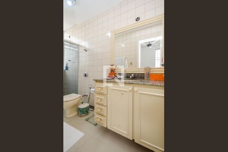 Apartamento à venda com 140m², 3 quartos e 2 vagas Apartamento à venda com 140m², 3 quartos e 2 vagasBanheiro da Suíte