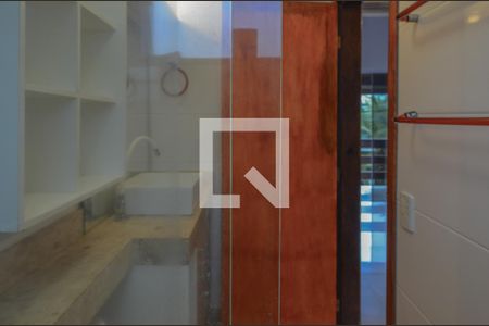 Casa de condomínio à venda com 250m², 4 quartos e 3 vagas Casa de condomínio à venda com 250m², 4 quartos e 3 vagasBanheiro da Suite 1