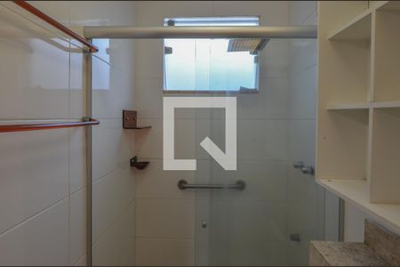 Casa de condomínio à venda com 250m², 4 quartos e 3 vagas Casa de condomínio à venda com 250m², 4 quartos e 3 vagasBanheiro da Suite 1
