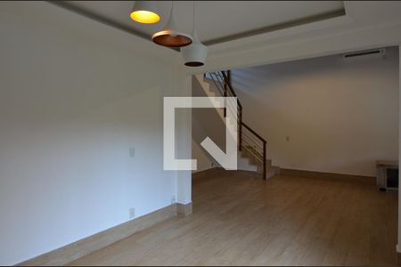 Sala de casa de condomínio à venda com 4 quartos, 250m² em Recreio dos Bandeirantes, Rio de Janeiro