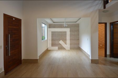 Sala de casa de condomínio à venda com 4 quartos, 250m² em Recreio dos Bandeirantes, Rio de Janeiro