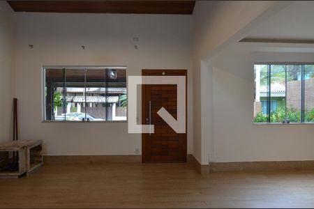 Sala de casa de condomínio à venda com 4 quartos, 250m² em Recreio dos Bandeirantes, Rio de Janeiro
