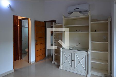 Casa de condomínio à venda com 250m², 4 quartos e 3 vagas Casa de condomínio à venda com 250m², 4 quartos e 3 vagasSuite 1