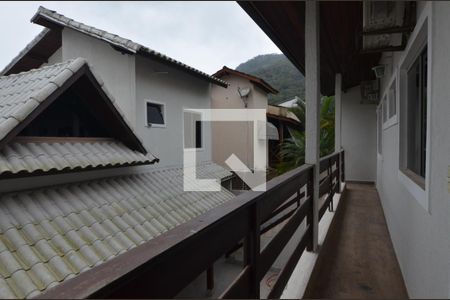 Casa de condomínio à venda com 250m², 4 quartos e 3 vagas Casa de condomínio à venda com 250m², 4 quartos e 3 vagasCorredor