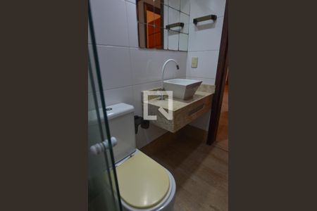Casa de condomínio à venda com 250m², 4 quartos e 3 vagas Casa de condomínio à venda com 250m², 4 quartos e 3 vagasBanheiro Social