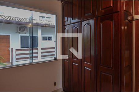Casa de condomínio à venda com 250m², 4 quartos e 3 vagas Casa de condomínio à venda com 250m², 4 quartos e 3 vagasCloset da Suite 1