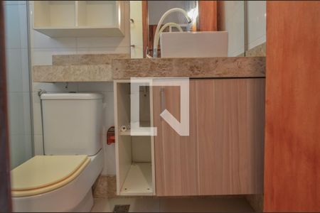 Casa de condomínio à venda com 250m², 4 quartos e 3 vagas Casa de condomínio à venda com 250m², 4 quartos e 3 vagasBanheiro da Suite 1