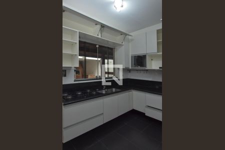 Casa de condomínio à venda com 250m², 4 quartos e 3 vagas Casa de condomínio à venda com 250m², 4 quartos e 3 vagasCozinha