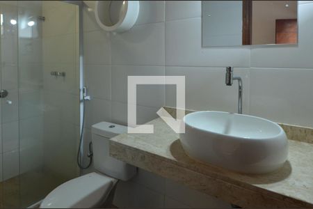 Casa de condomínio à venda com 250m², 4 quartos e 3 vagas Casa de condomínio à venda com 250m², 4 quartos e 3 vagasBanheiro da Suíte 2