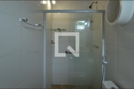 Casa de condomínio à venda com 250m², 4 quartos e 3 vagas Casa de condomínio à venda com 250m², 4 quartos e 3 vagasBanheiro da Suíte 2