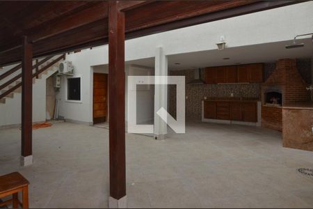 Casa de condomínio à venda com 250m², 4 quartos e 3 vagas Casa de condomínio à venda com 250m², 4 quartos e 3 vagasÁrea externa