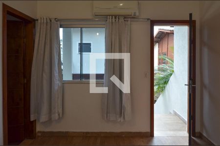 Casa de condomínio à venda com 250m², 4 quartos e 3 vagas Casa de condomínio à venda com 250m², 4 quartos e 3 vagasSuite 2