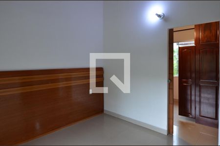 Casa de condomínio à venda com 250m², 4 quartos e 3 vagas Casa de condomínio à venda com 250m², 4 quartos e 3 vagasSuite 1