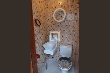 Casa de condomínio à venda com 250m², 4 quartos e 3 vagas Casa de condomínio à venda com 250m², 4 quartos e 3 vagasBanheiro