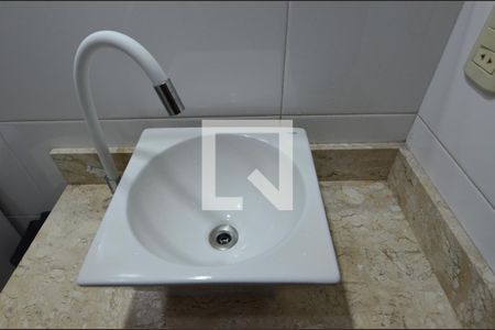 Casa de condomínio à venda com 250m², 4 quartos e 3 vagas Casa de condomínio à venda com 250m², 4 quartos e 3 vagasBanheiro Social