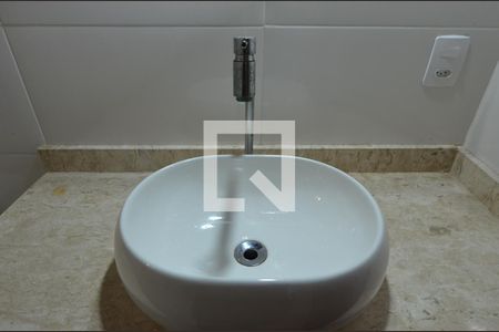 Casa de condomínio à venda com 250m², 4 quartos e 3 vagas Casa de condomínio à venda com 250m², 4 quartos e 3 vagasBanheiro da Suíte 2