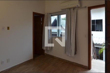Casa de condomínio à venda com 250m², 4 quartos e 3 vagas Casa de condomínio à venda com 250m², 4 quartos e 3 vagasSuite 2