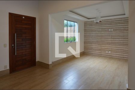 Sala de casa de condomínio para alugar com 4 quartos, 250m² em Recreio dos Bandeirantes, Rio de Janeiro