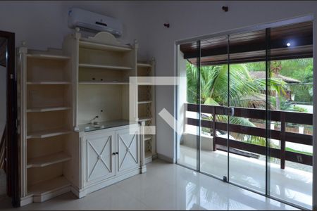 Casa de condomínio à venda com 250m², 4 quartos e 3 vagas Casa de condomínio à venda com 250m², 4 quartos e 3 vagasSuite 1