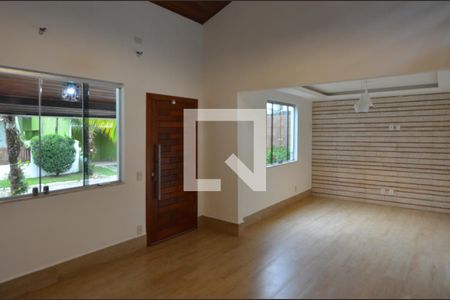 Sala de casa de condomínio à venda com 4 quartos, 250m² em Recreio dos Bandeirantes, Rio de Janeiro