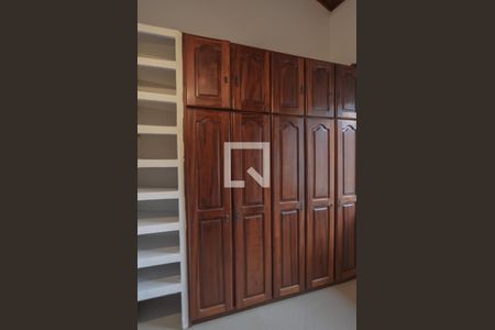 Casa de condomínio à venda com 250m², 4 quartos e 3 vagas Casa de condomínio à venda com 250m², 4 quartos e 3 vagasCloset da Suite 1