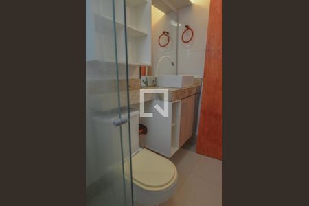 Casa de condomínio à venda com 250m², 4 quartos e 3 vagas Casa de condomínio à venda com 250m², 4 quartos e 3 vagasBanheiro da Suite 1