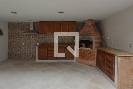 Casa de condomínio à venda com 250m², 4 quartos e 3 vagas Casa de condomínio à venda com 250m², 4 quartos e 3 vagasÁrea externa