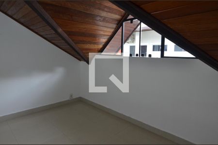 Casa de condomínio à venda com 250m², 4 quartos e 3 vagas Casa de condomínio à venda com 250m², 4 quartos e 3 vagasMezanino