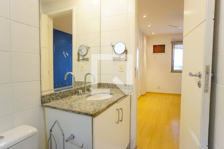 Apartamento à venda com 105m², 2 quartos e 2 vagasBanheiro da Suíte