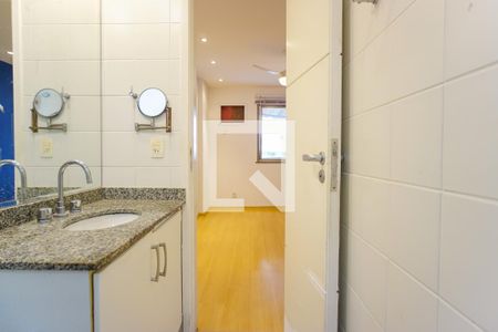 Apartamento à venda com 105m², 2 quartos e 2 vagasBanheiro da Suíte