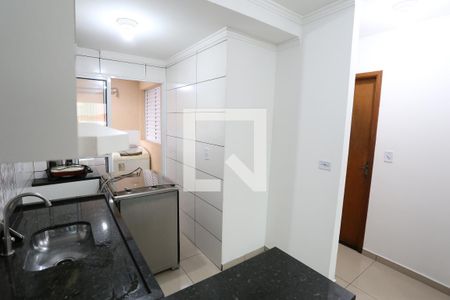 Cozinha de apartamento para alugar com 2 quartos, 42m² em Vila Granada, São Paulo