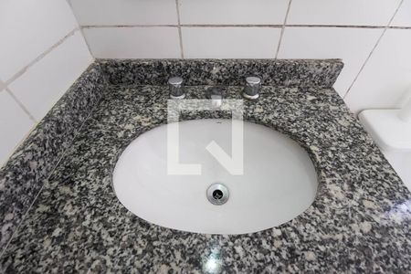 Banheiro de apartamento para alugar com 0 quarto, 30m² em Parque Independência, São Paulo