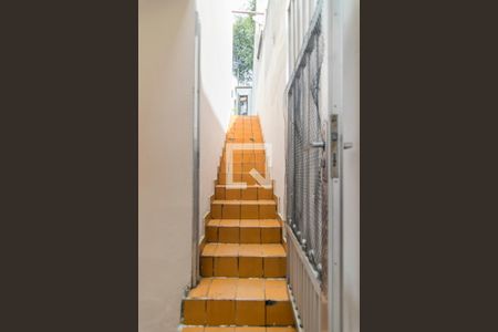 Casa para alugar com 80m², 1 quarto e sem vaga Casa para alugar com 80m², 1 quarto e sem vagaEscada