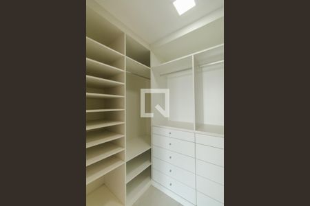 Apartamento à venda com 134m², 2 quartos e 2 vagasCloset Suíte 1