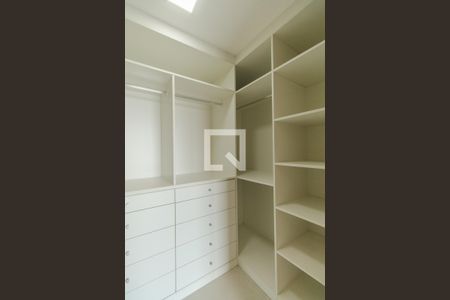 Apartamento à venda com 134m², 2 quartos e 2 vagasCloset Suíte 1