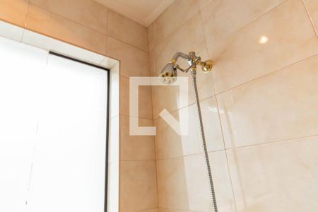 Casa à venda com 450m², 4 quartos e 8 vagas Casa à venda com 450m², 4 quartos e 8 vagasBanheiro da Suíte 1