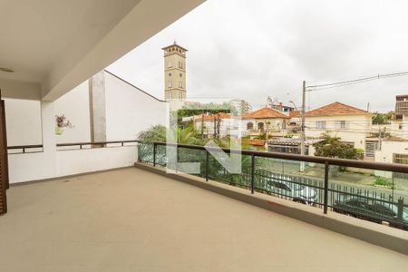 Casa à venda com 450m², 4 quartos e 8 vagas Casa à venda com 450m², 4 quartos e 8 vagasVaranda