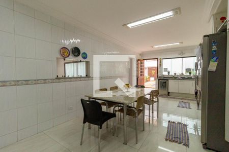 Casa à venda com 450m², 4 quartos e 8 vagas Casa à venda com 450m², 4 quartos e 8 vagasCozinha