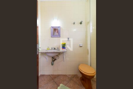 Casa à venda com 450m², 4 quartos e 8 vagas Casa à venda com 450m², 4 quartos e 8 vagasBanheiro Piscina