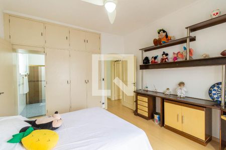 Casa à venda com 450m², 4 quartos e 8 vagas Casa à venda com 450m², 4 quartos e 8 vagasSuíte 3