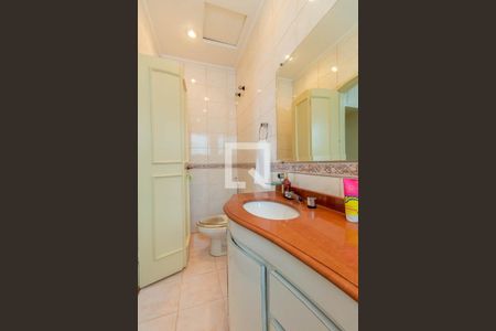 Casa à venda com 450m², 4 quartos e 8 vagas Casa à venda com 450m², 4 quartos e 8 vagasBanheiro da Suíte 2