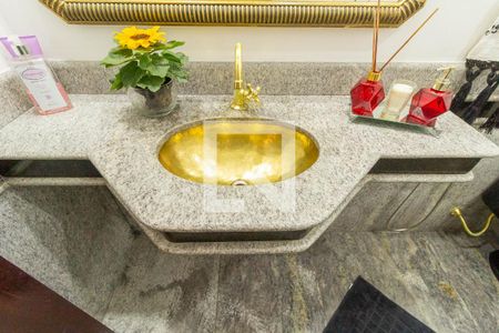 Casa à venda com 450m², 4 quartos e 8 vagas Casa à venda com 450m², 4 quartos e 8 vagasLavabo