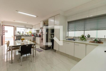 Casa à venda com 450m², 4 quartos e 8 vagas Casa à venda com 450m², 4 quartos e 8 vagasCozinha
