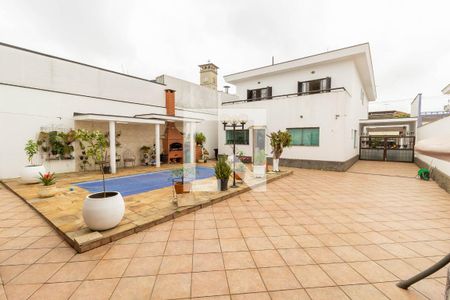 Casa à venda com 450m², 4 quartos e 8 vagas Casa à venda com 450m², 4 quartos e 8 vagasPiscina