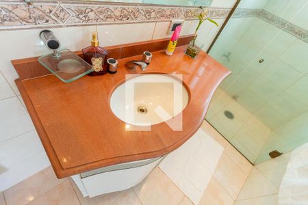 Casa à venda com 450m², 4 quartos e 8 vagas Casa à venda com 450m², 4 quartos e 8 vagasBanheiro da Suíte 2