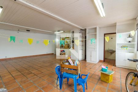 Casa à venda com 450m², 4 quartos e 8 vagas Casa à venda com 450m², 4 quartos e 8 vagasSalão 2